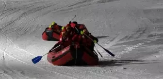 Palandöken Kayak Merkezi'nde Botla Kar Raftingi Heyecanı