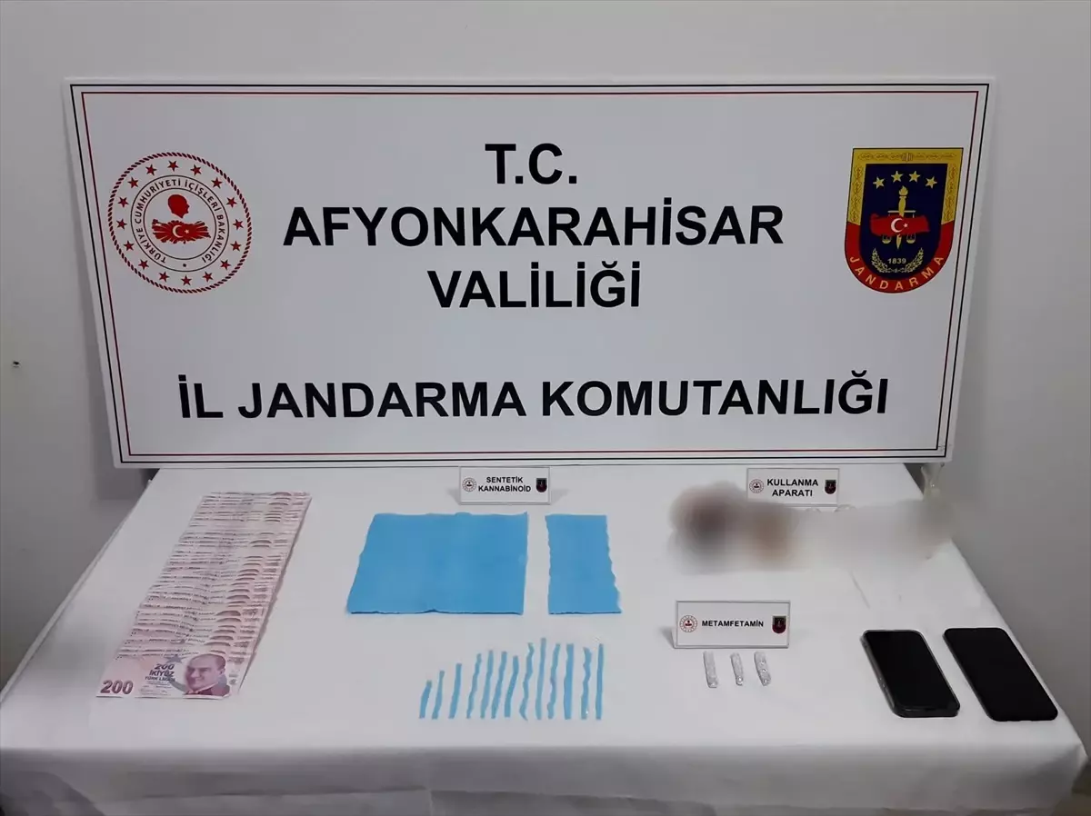 Afyonkarahisar'da Uyuşturucu Operasyonu: 5 Zanlı Gözaltında