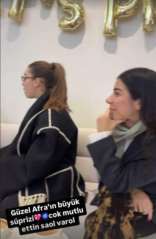 Surprise visit from Afra Saraçoğlu to Demet Akalın's daughter Hira