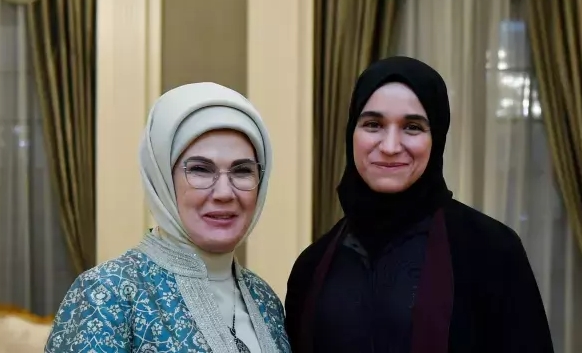 Ahmed El Şara'nın eşi Latifa kimdir? Latifa El Şara Türk mü?
