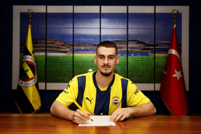 Fenerbahçe sends its new transfer without the ball touching his foot