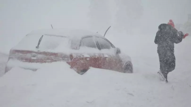 The expected snowfall in Istanbul has started