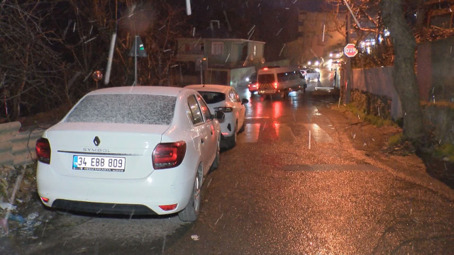 The expected snowfall in Istanbul has started