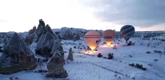 Kapadokya'da Kar Yağışı Nedeniyle Balon Turları İptal Edildi