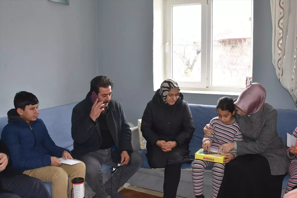 Vali Kübra Güran Yiğitbaşı, Depremzede Aileleri Ziyaret Etti
