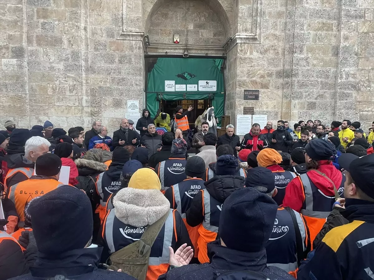 Bursa'da depremde hayatını kaybedenler "sessiz yürüyüş"le anıldı