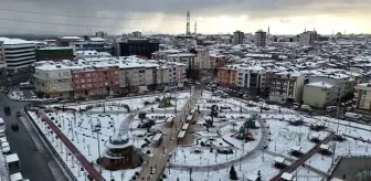 İstanbul Sultangazi Karla Beyaza Büründü