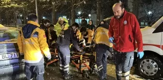 Bolu'da Ambulansla Çarpışan Otomobilde 3 Yaralı