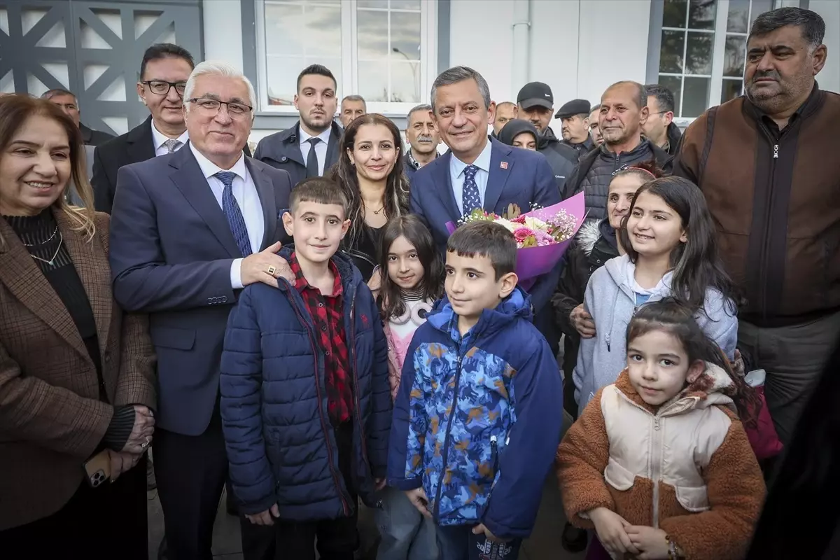 Özgür Özel Kahramanmaraş'ta Depremzedelerle Bir Araya Geldi