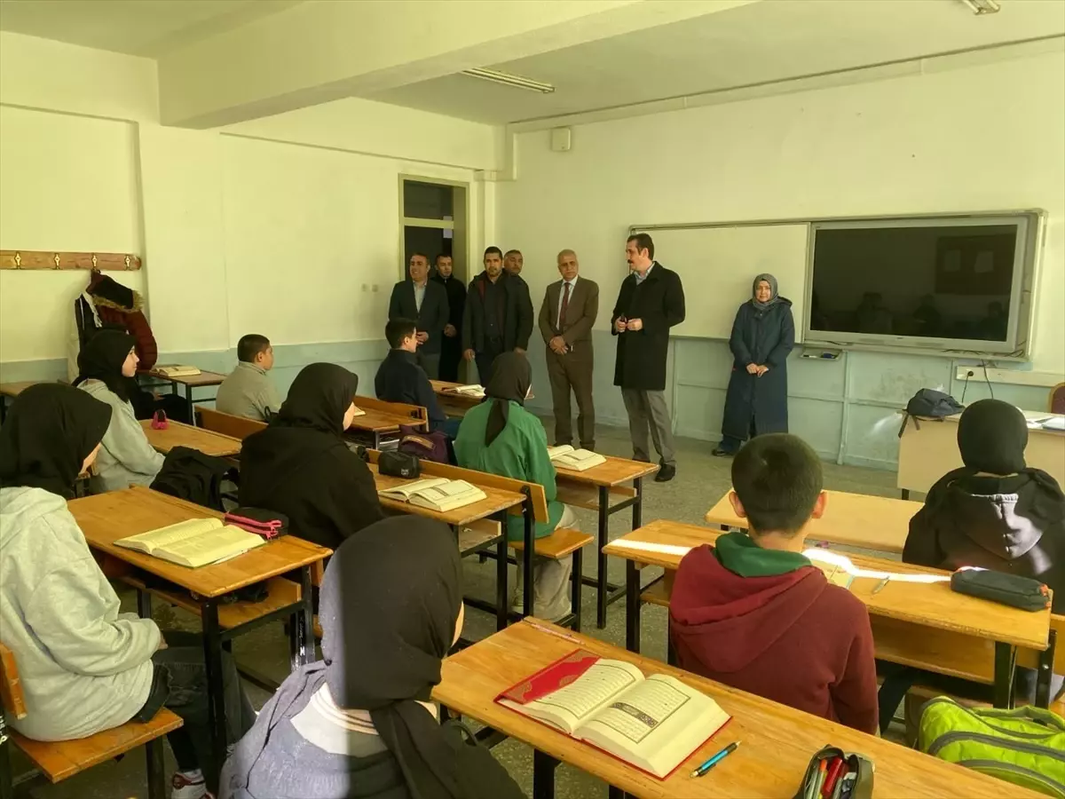 Kaymakam Tuncay Topsakaloğlu'ndan Durmuş Tufan Anadolu İmam Hatip Lisesi Ziyareti