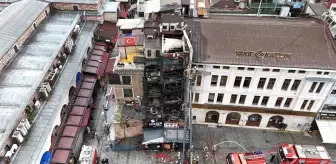 Eminönü'nde Restoran Yangını: 5 Katlı İşletme Kül Oldu