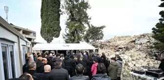 Depremde Yıkılan Kilise Enkazında Anma Ayini