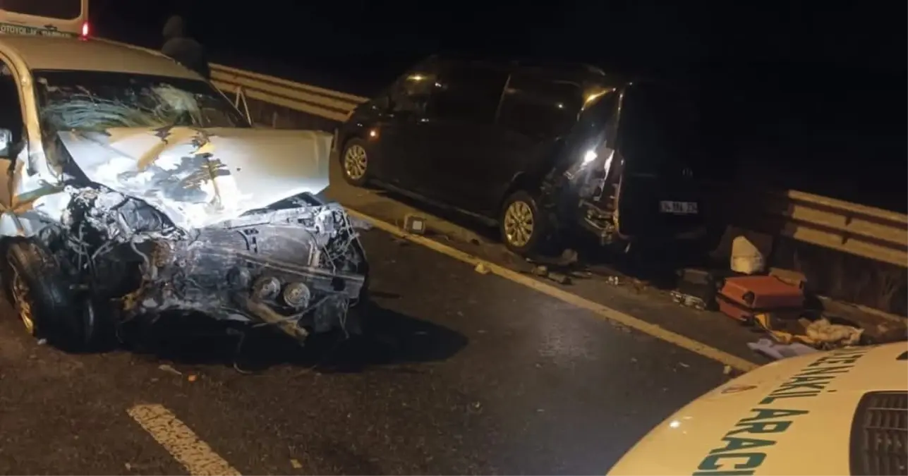 Aksaray'da Lastik Değiştirirken Otomobil Çarptı: 2 Ölü, 7 Yaralı