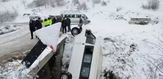 Samsun'da Cenaze Yolunda Minibüs Devrildi: 15 Yaralı