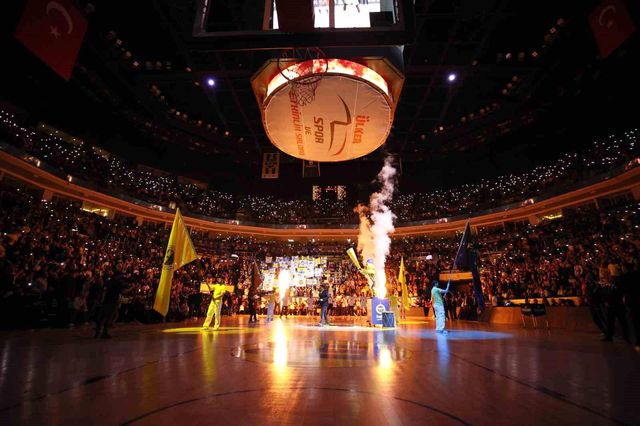 Fark çift hanelerde! Fenerbahçe Beko, Real Madrid'i devirdi