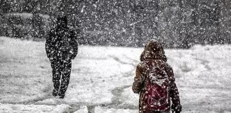 Yoğun kar yağışı nedeniyle birçok il ve ilçede eğitime ara verildi