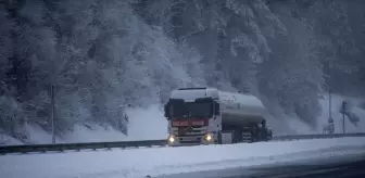 Bolu Dağı Geçişinde Kar Etkili, Sürücüler Dikkatli Olmalı