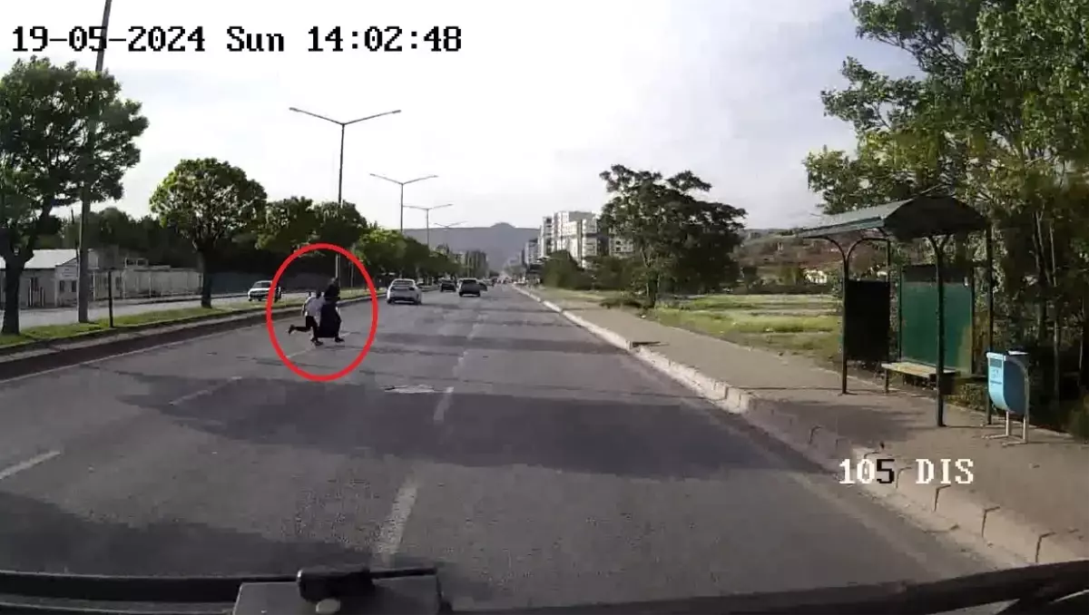 Kayseri'de Halk Otobüsü Anne ve Oğluna Çarptı: 1 Ölü, 1 Yaralı