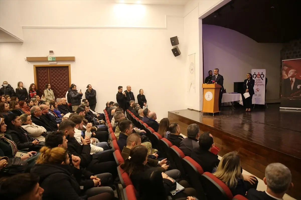 Edirne Valisi'nden Aile Kurumuna Önem Vurgusu