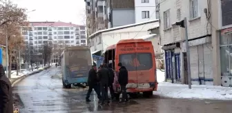 Erzurum'da Özel Halk Otobüsü ile Minibüs Çarpıştı: 4 Yaralı