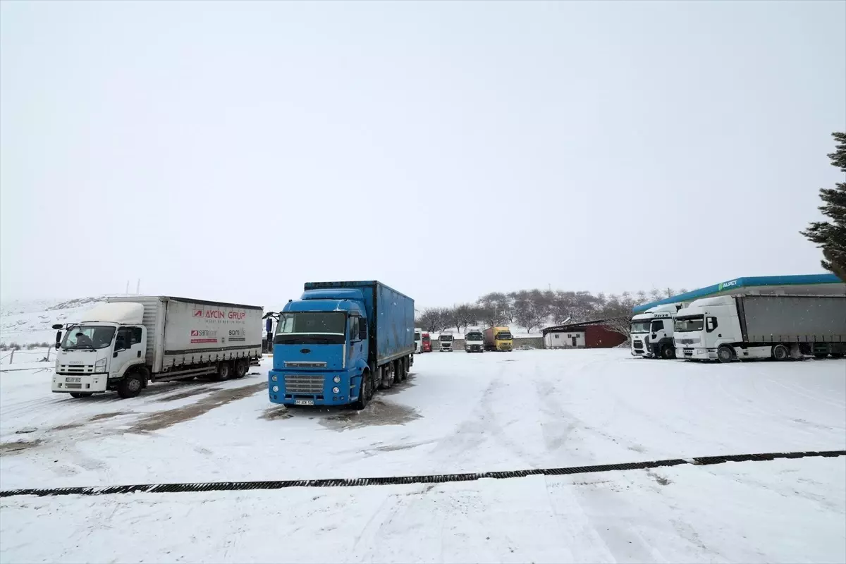 Malatya-Kayseri Kara Yolu Ağır Araçlara Kapandı