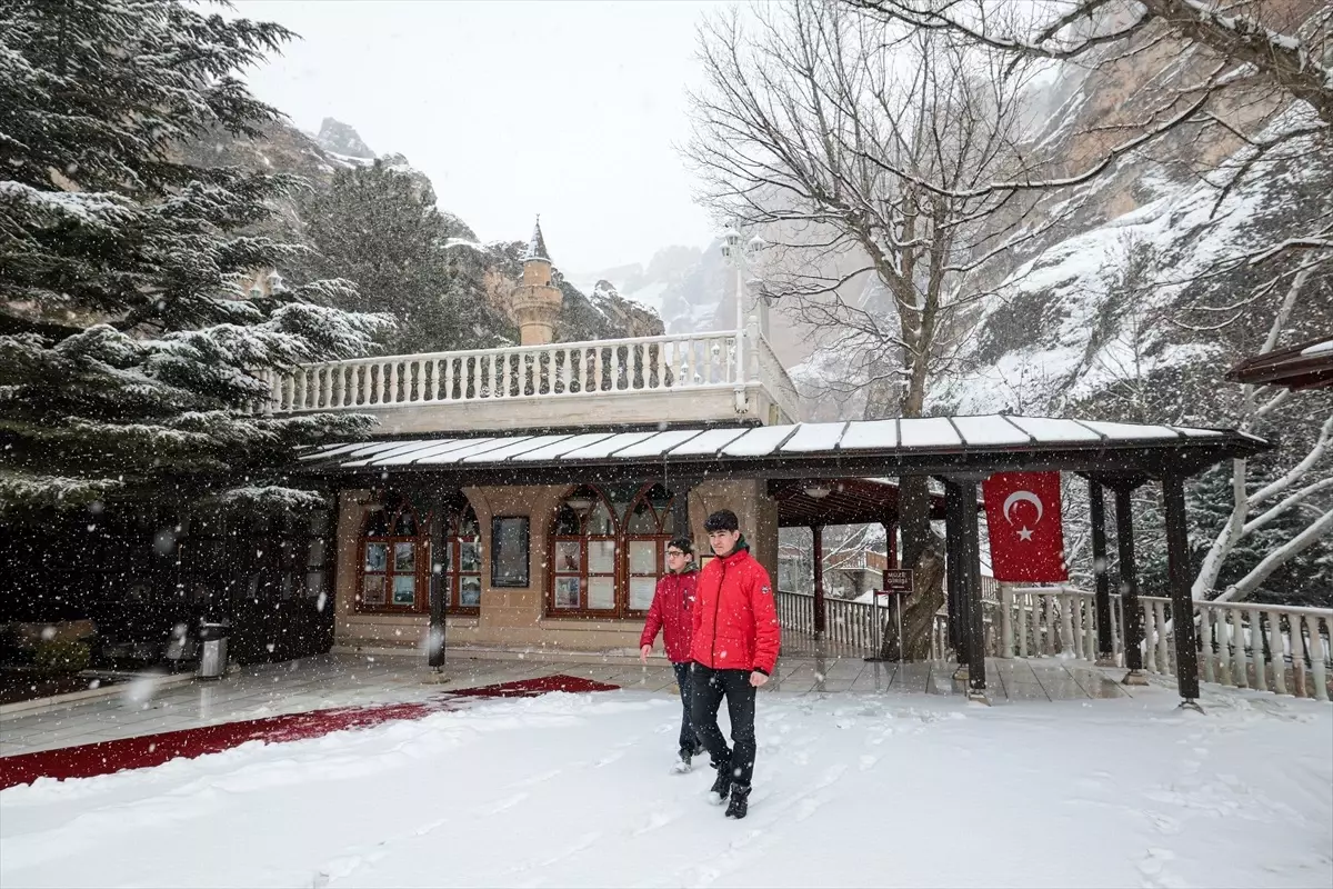 Malatya'da Kar Yağışı Hayatı Etkiliyor