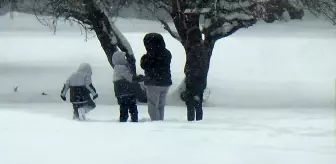 Bolu'da Kar Yağışı Nedeniyle Okullar Tatil, Öğrenciler Eğlencenin Tadını Çıkardı