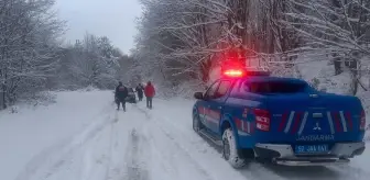 Kar Yağışı Nedeniyle Mahsur Kalan Vatandaşlar Kurtarıldı