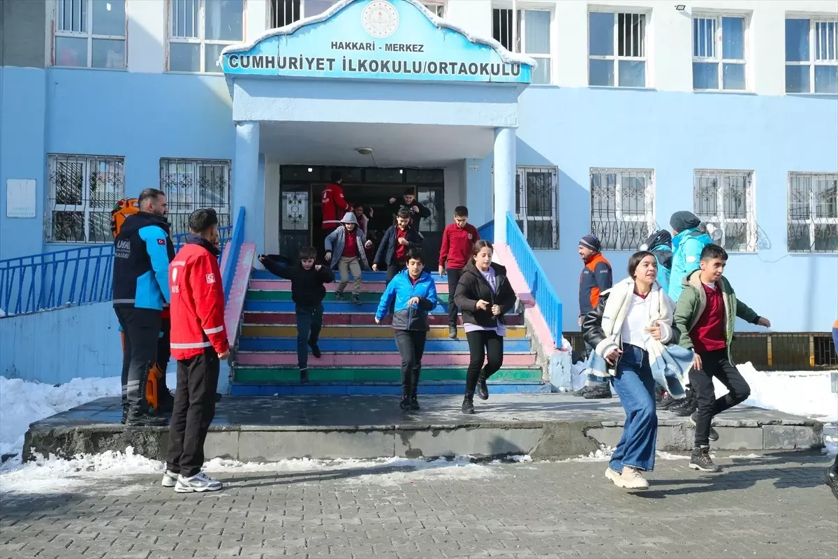 Hakkari'de Deprem Tatbikatı Gerçekleştirildi