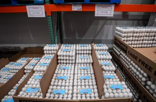 Egg crisis in the USA! Prices soared to $10, shelves emptied