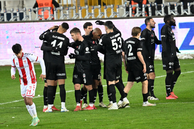 Beşiktaş, Sivasspor'u deplasmanda 2-0 yendi Beşiktaş, Sivasspor'u deplasmanda 2-0 yendi