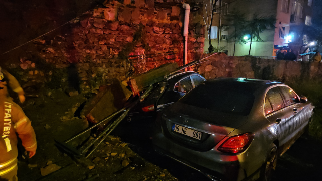 Landslide in Beşiktaş Parking Lot, 8 Vehicles Damaged