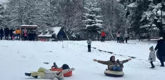 Gölcük Tabiat Parkı'nda Şambrelli Kayak Eğlencesi