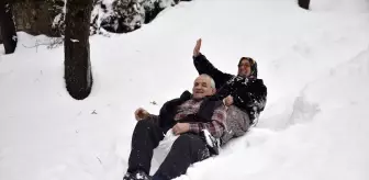 Kastamonu'da Çocukluk Anıları Poşetle Kayarak Canlanıyor