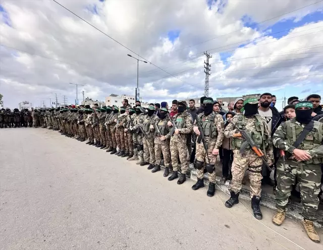 They responded to Trump's plan to take over Gaza with a banner hung during the prisoner exchange