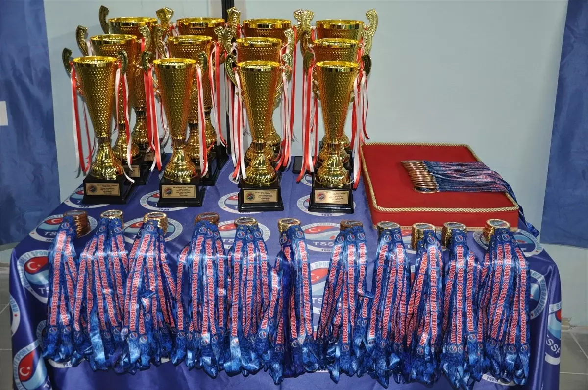 Kütahya'da Sualtı Hokeyinde Şampiyonlar Belli Oldu