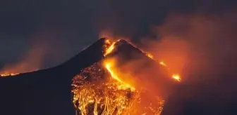 Etna Yanardağı'nda güçlü lav akıntısı meydana geldi