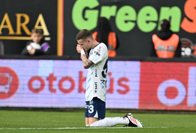 Fenerbahçe, Alanyaspor'u deplasmanda 2-0 mağlup etti Fenerbahçe, Alanyaspor'u deplasmanda 2-0 mağlup etti