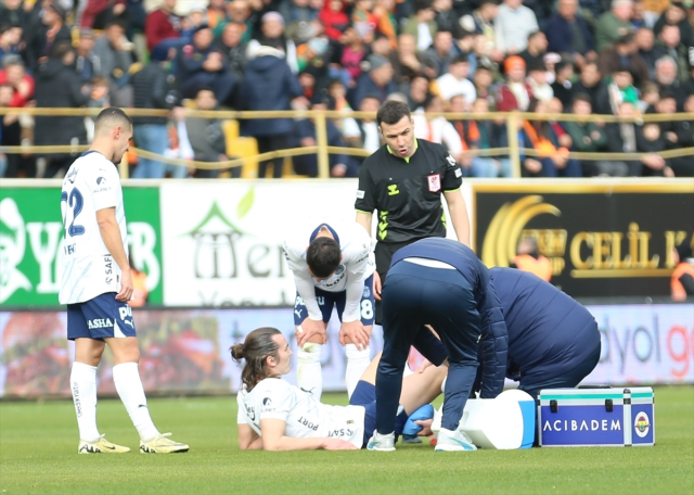 Fenerbahçe, Alanyaspor'u deplasmanda 2-0 mağlup etti Fenerbahçe, Alanyaspor'u deplasmanda 2-0 mağlup etti