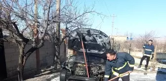 Van'da Park Halindeki Otomobilde Yangın Çıktı