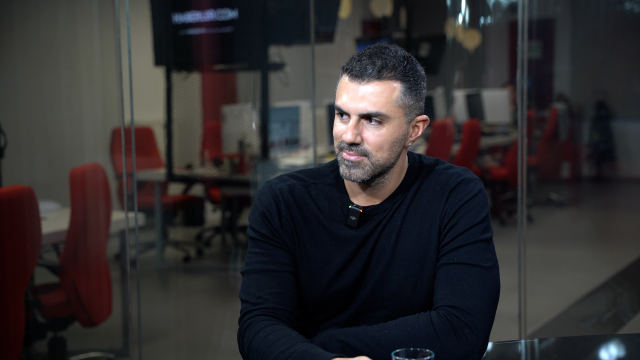 Raşit Bağzıbağlı: İyi bir modacı olmak için gay olmaya gerek yok Raşit Bağzıbağlı: İyi bir modacı olmak için gay olmaya gerek yok