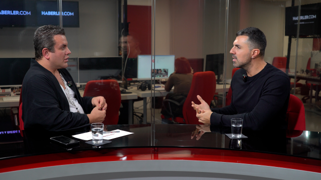 Raşit Bağzıbağlı: İyi bir modacı olmak için gay olmaya gerek yok Raşit Bağzıbağlı: İyi bir modacı olmak için gay olmaya gerek yok