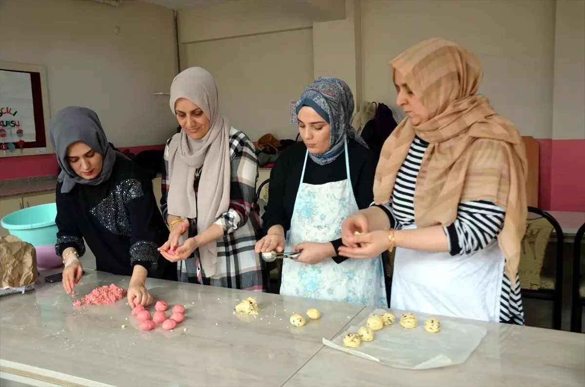 Muş'ta Kadınlar Aşçılık ve Pastacılık Kurslarıyla Gelir Elde Ediyor