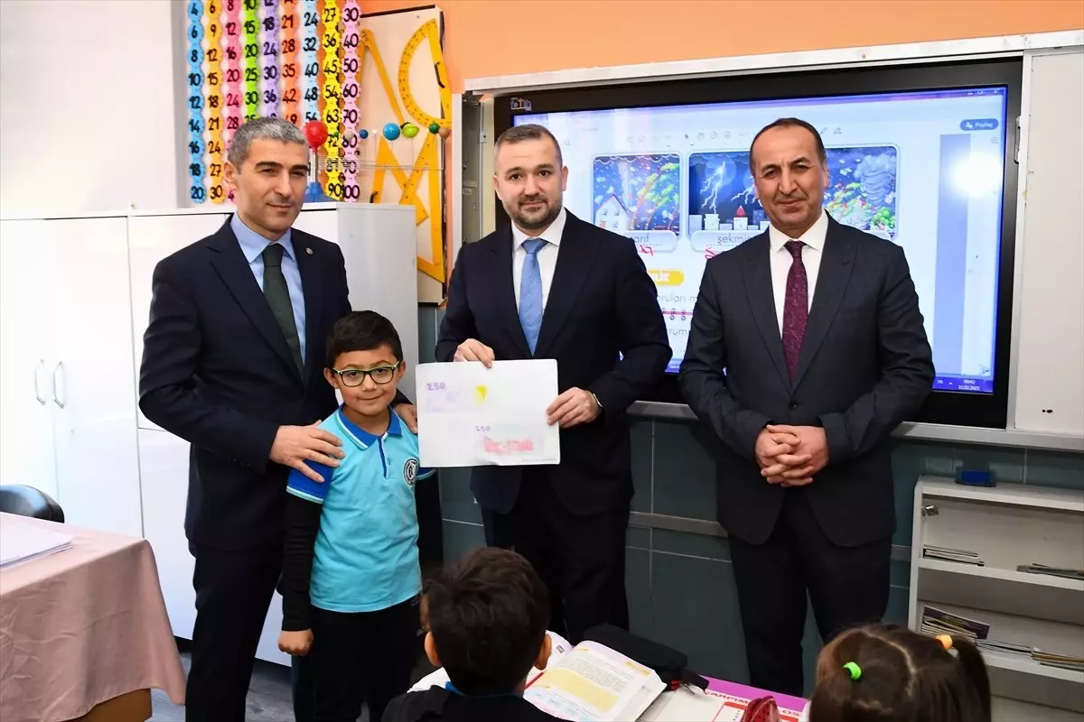 TCMB Başkanı Karahan, Fiyat İstikrarının Ekonomiye Katkısını Vurguladı