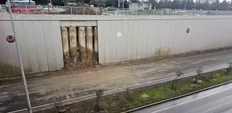 Bandırma'da Yol Duvarı Çöktü, Trafik Kontrol Altında