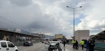 Bursa'da Metro Duvarına Çarpan Otomobilin Sürücüsü Hayatını Kaybetti