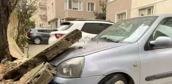 Kadıköy'de Otoparkta Araç Üzerine İstinat Duvarı Düştü