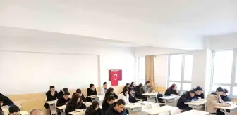 Kaymakam Kılıç, öğrencilerle birlikte kitap okudu