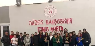 Düzce'de Okul Sporları Yıldızlar Tenis Müsabakalarında Dereceler Belli Oldu