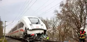 Hamburg'da Tren ve Tır Çarpıştı: 1 Ölü, 25 Yaralı